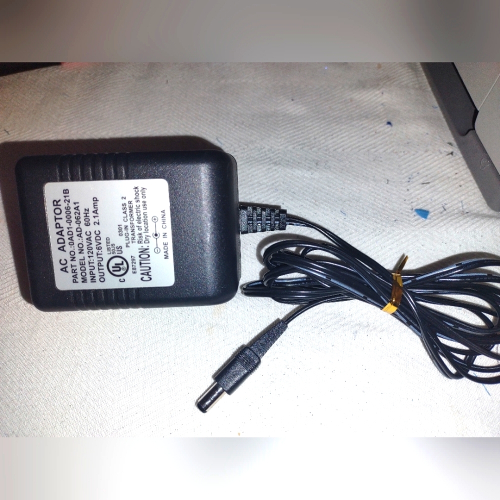 Adaptor like new AC adaptor